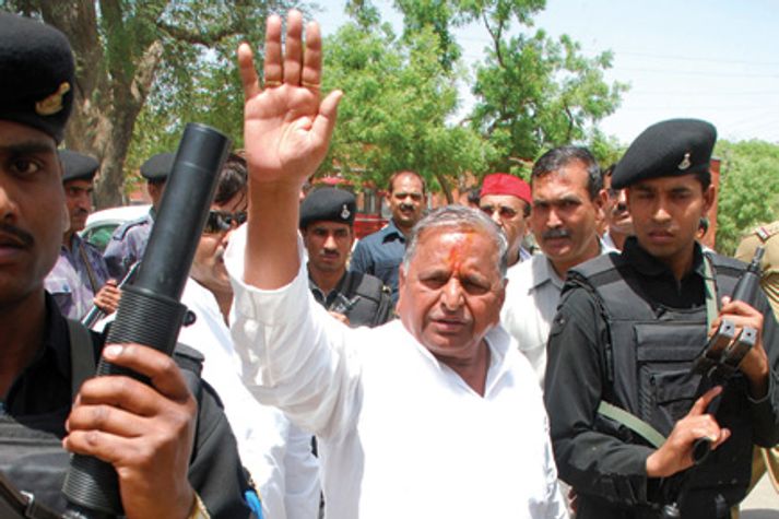 newsreel-Mulayam