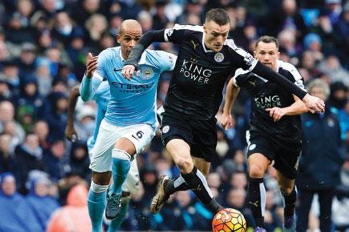 Leicester City striker Jamie Vardy (centre) in the English Premier League match against Manchester City on 6 February that his team won 3-1 (Photo: ADRIAN DENNIS/GETTY IMAGES)