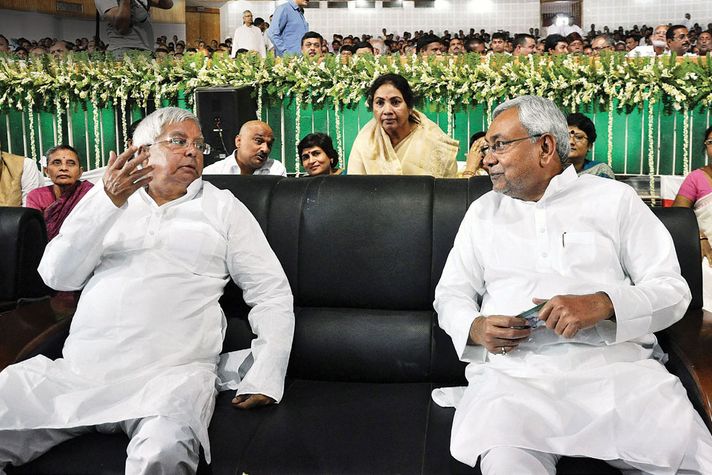 KNOT SO GOOD: Lalu Prasad and Nitish Kumar at SK Memorial Hall, Patna, July 2015 (Photo: TIMES CONTENT)