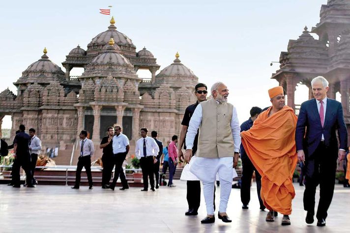 Narendra Modi and Australian PM Malcolm Turnbull at the Akshardham Temple in Delhi on April 10