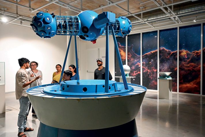 An opto-mechanical projector from the Jawaharlal Nehru Planetarium displayed at Science Gallery Bengaluru