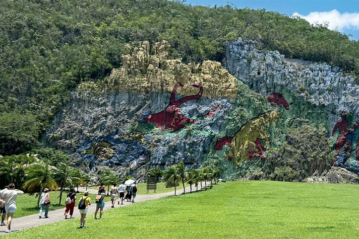 The hill at Mural de la Prehistoria, Viñales, Pinar del Río