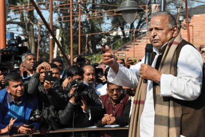 Mulayam Singh addresses party workers in Lucknow