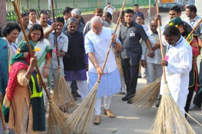 Prime Minister Narendra Modi launching 'Swachh Bharat' campaign in New Delhi on 2 October, 2014