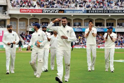 Hardik Pandya acknowledges an ovation for his five-wicket haul at Nottingham