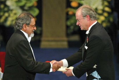 VS Naipaul receiving the Nobel Prize for Literature from Sweden's King Carl Gustaf, December 2001