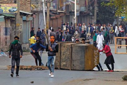 Protestors clash with soldiers in Srinagar after Wani's killing (Photo: AP)