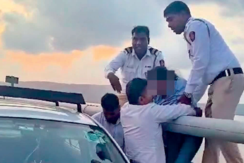 Police rescue a woman from a suicide attempt on Atal Setu