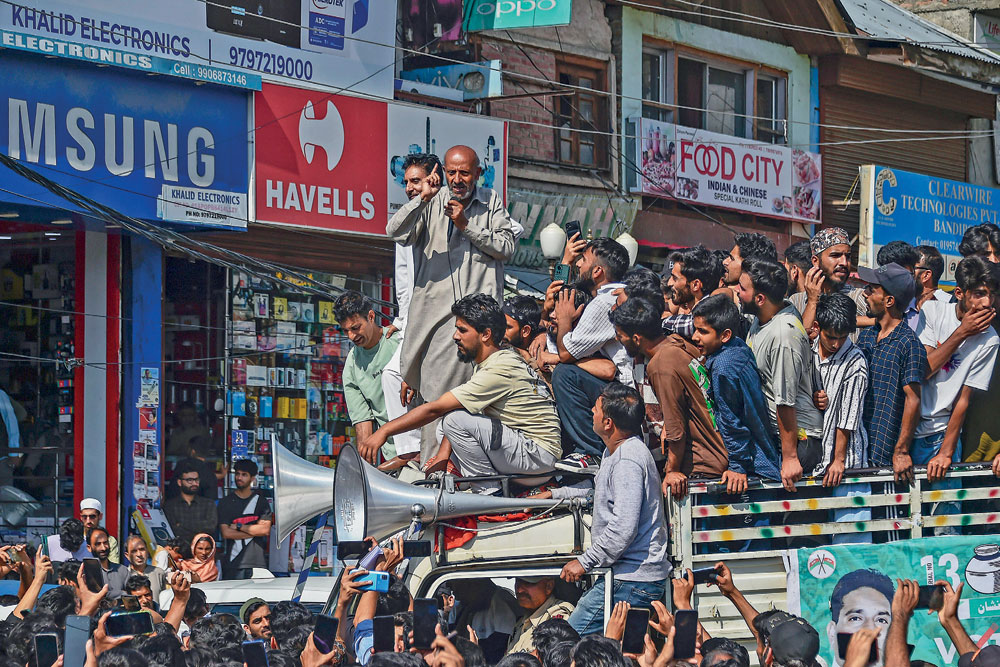 Engineer Rashid at a rally in Bandipora,