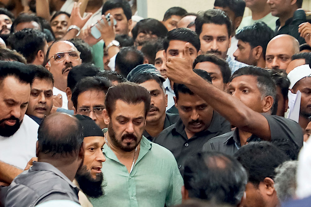 Salman Khan at assassinated NCP leader Baba Siddique’s residence, Mumbai, October 13, 2024 