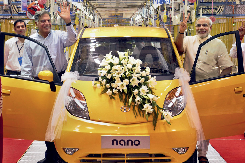 Ratan Tata with Narendra Modi at the Nano plant in Sanand, Gujarat