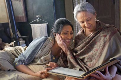 Rituparna Sengupta and Sharmila Tagore in Puratawn