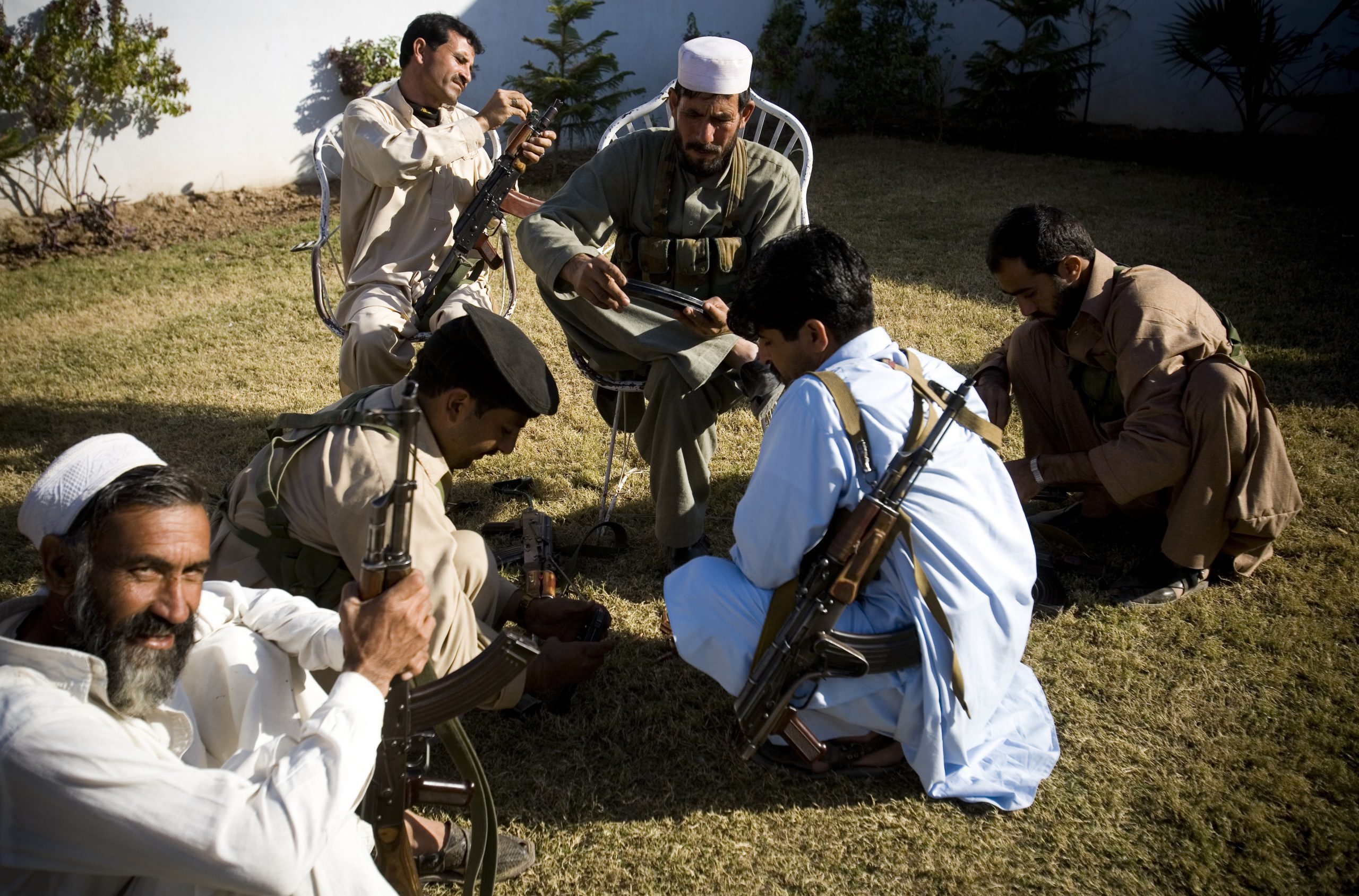 Members of a local 'lashkar' group in Pakistan 