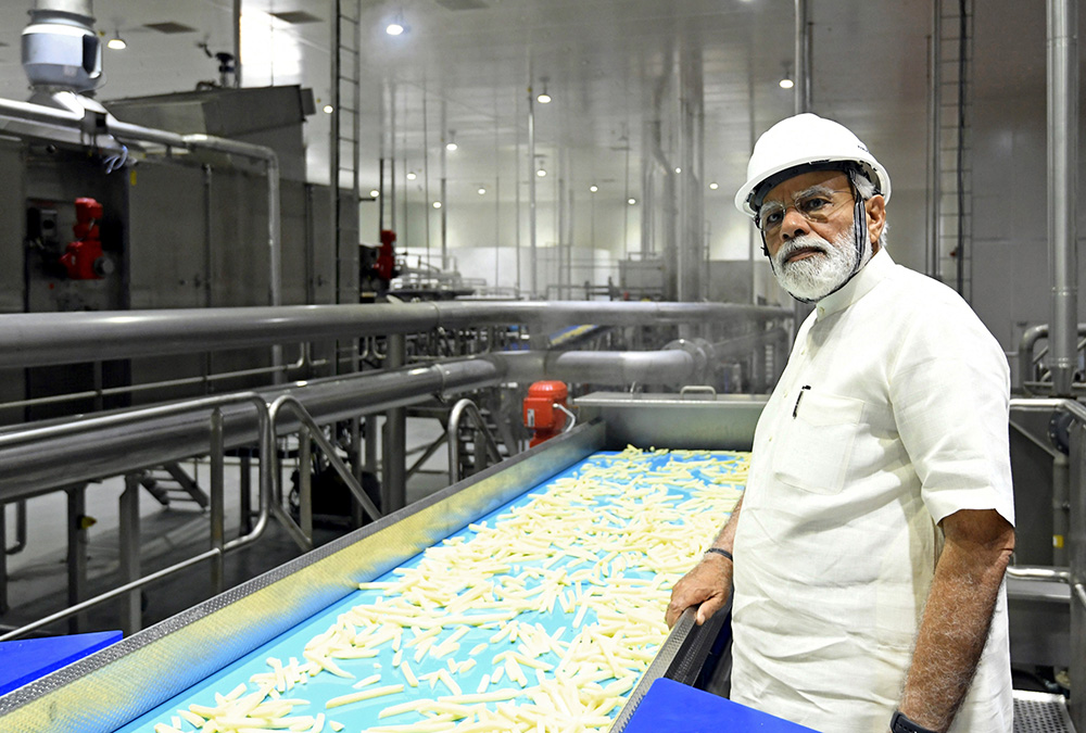 Modi at a dairy complex and potato processing plant, Banaskantha, Gujarat, April 19, 2022